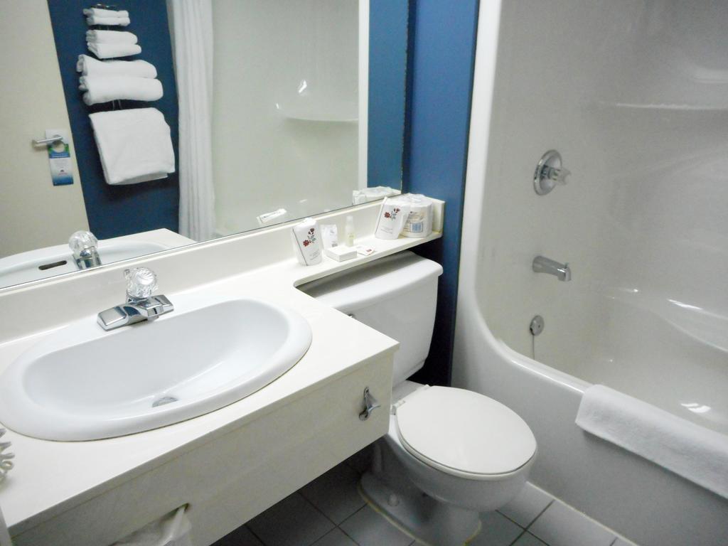 Repotel Aeroport Quebec Εξωτερικό φωτογραφία